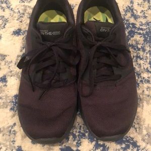 Sketchers On-The-Go yoga max cushion. Slip resistant.